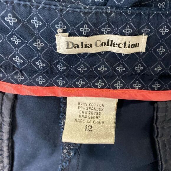 #320 DALIA Collection Short Shorts - Picture 4 of 5